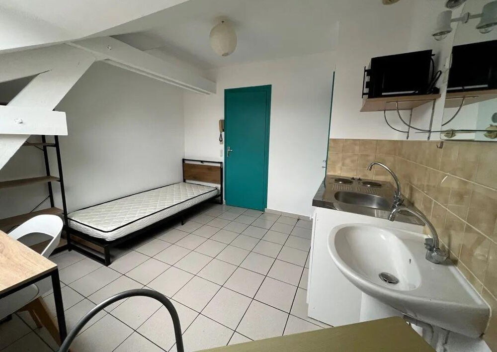 Location Appartement Chambre étudiante meublée 12m² à la Madeleine Angers
