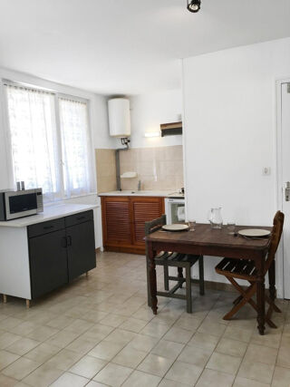 Location Appartement Studio au calme dans cour privative Lyon 8