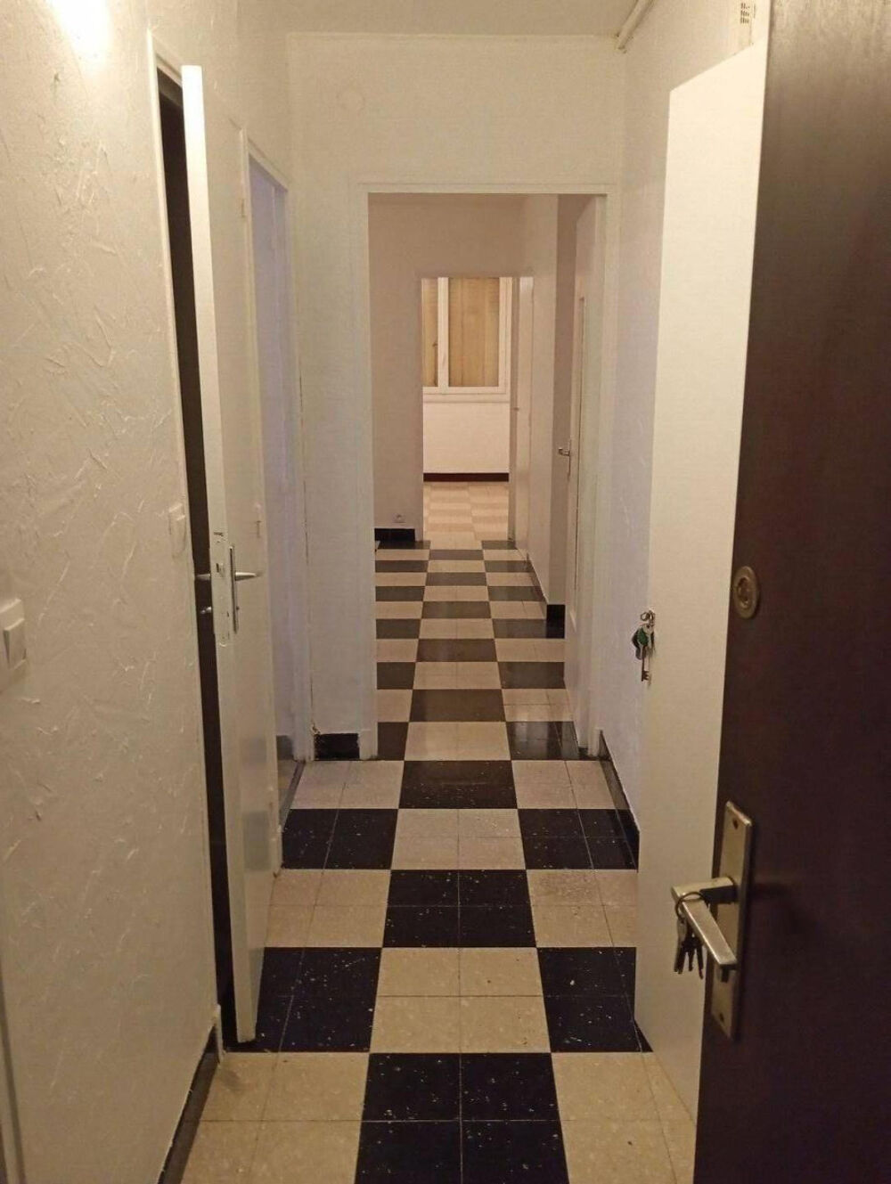 Location Appartement Beau 3P entièrement rénové de 57 m² Avignon