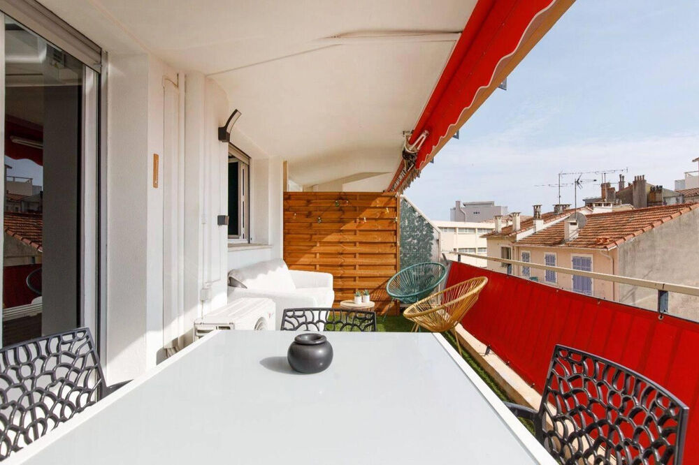 Location Appartement Beau T2 40m², TERRASSE ET VUE DEGAGEE STANISLAS Cannes