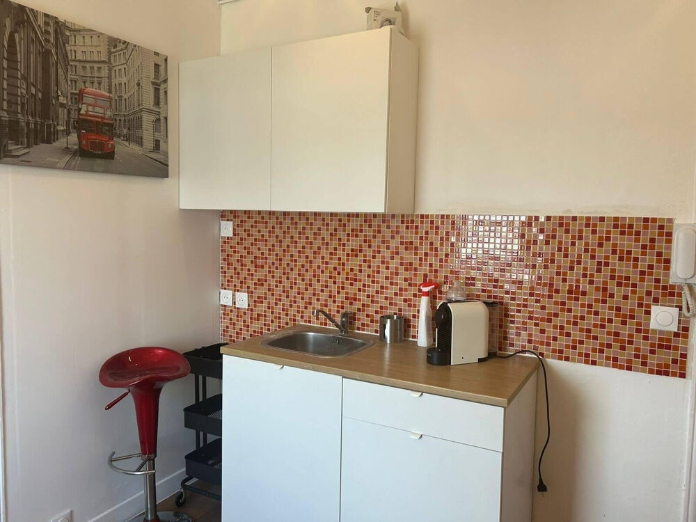 Location Appartement Charmant studio 13m² meublé et refait à neuf Aubervilliers