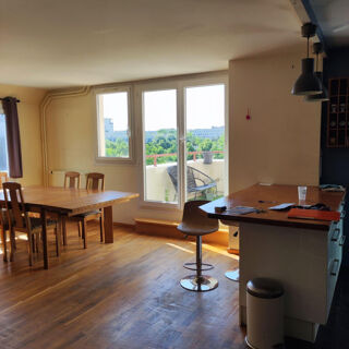  Appartement à louer 4 pièces 84 m²