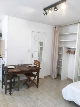 Location Appartement Studio au calme dans cour privative Lyon 8