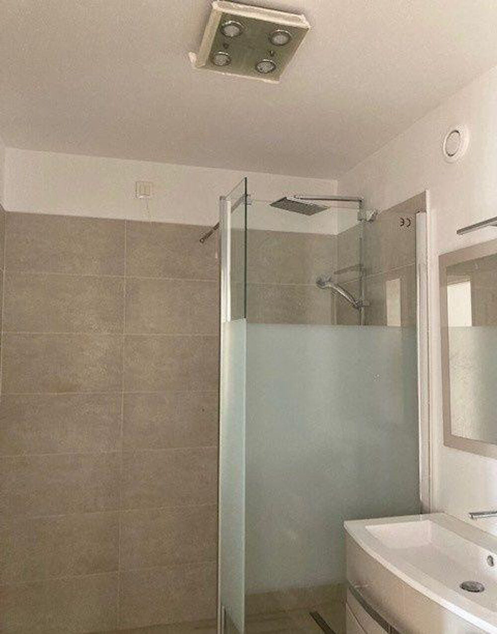 Location Appartement Grand appartement 2 pièces à Paris XVII Paris 17