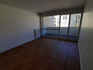 Location Appartement Studio Paris 19ème avec balcon Paris 19