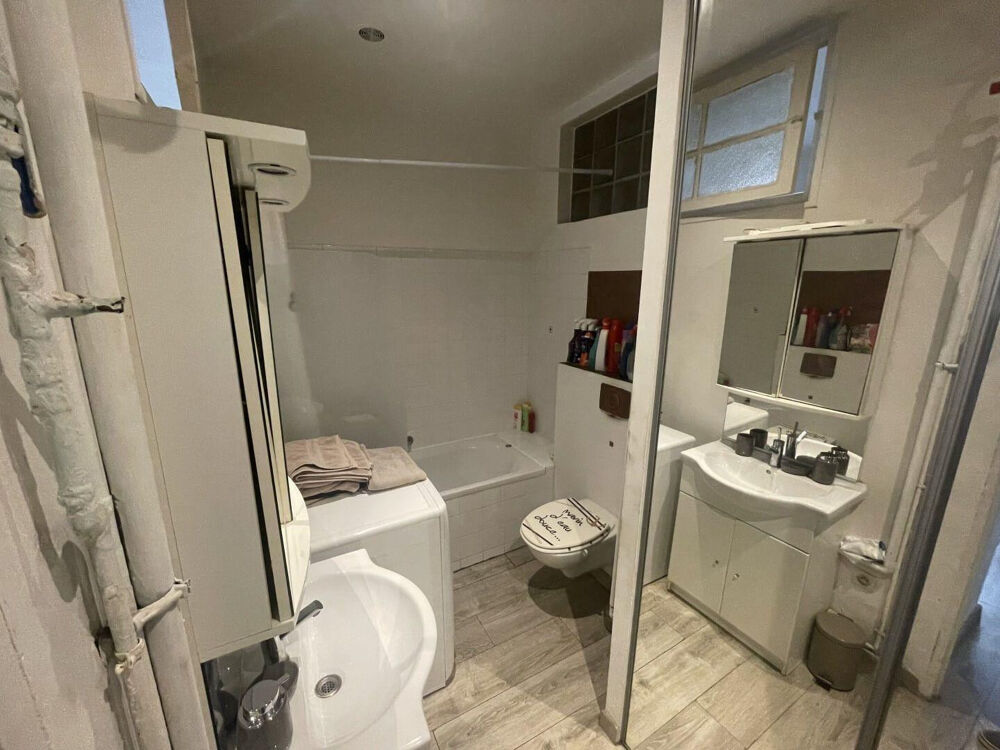 Location Appartement Beau studio meublé 26m² dans rue très calme Marseille 6