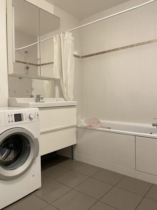  Appartement à louer 4 pièces 74 m²