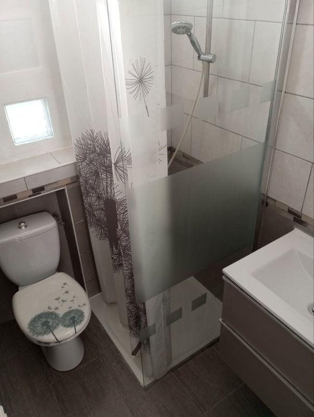 Location Appartement Beau studio 25m² rénové complètement Métro Hoche Pantin