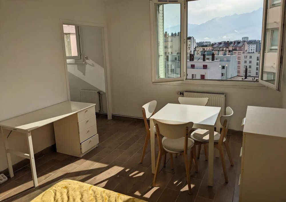 Location Appartement Beau studio meublé 25m² Vallier/Rhin et Danube Grenoble