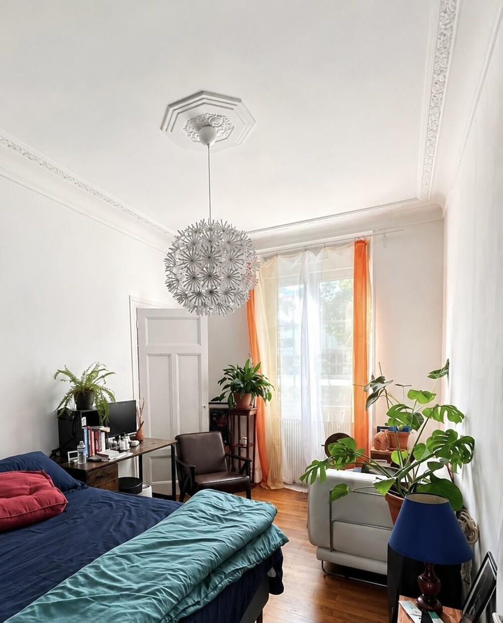   Chambre spacieuse et salon dans bel appartement 