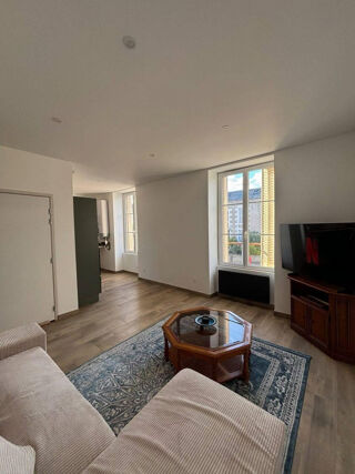 Location Appartement Beau T3 MEUBLÉ RÉNOVÉ DE 44M2 - POITIERS Poitiers