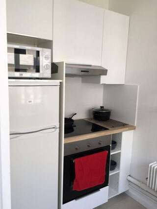 Location Appartement Grand studio meublé 34,55 m², lumineux, baignoire Paris 15