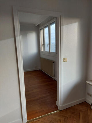 Location Appartement RÉSIDENCE STANDING PLUS DE 78M2 HALL AMÉNAGEABLE Bron