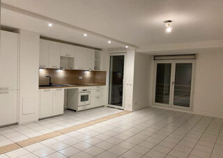  Appartement à louer 3 pièces 75 m²