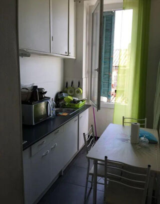 Location Appartement Beau studio meublé 33m2 proche Gare Saint-Charles Marseille 3