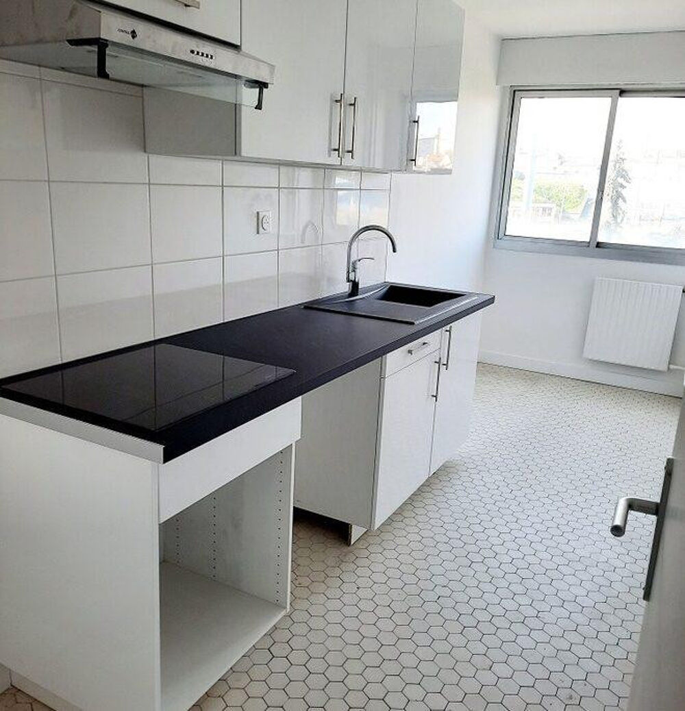 Location Appartement Grand T3 à Ivry-sur-Seine parking et cave Ivry-sur-seine