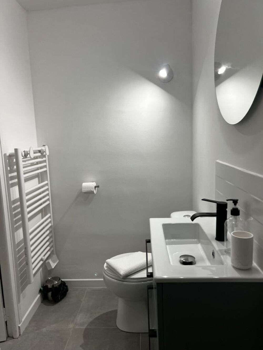 Location Appartement Rénové en CV avec clim / lave linge / box internet Aix-en-provence