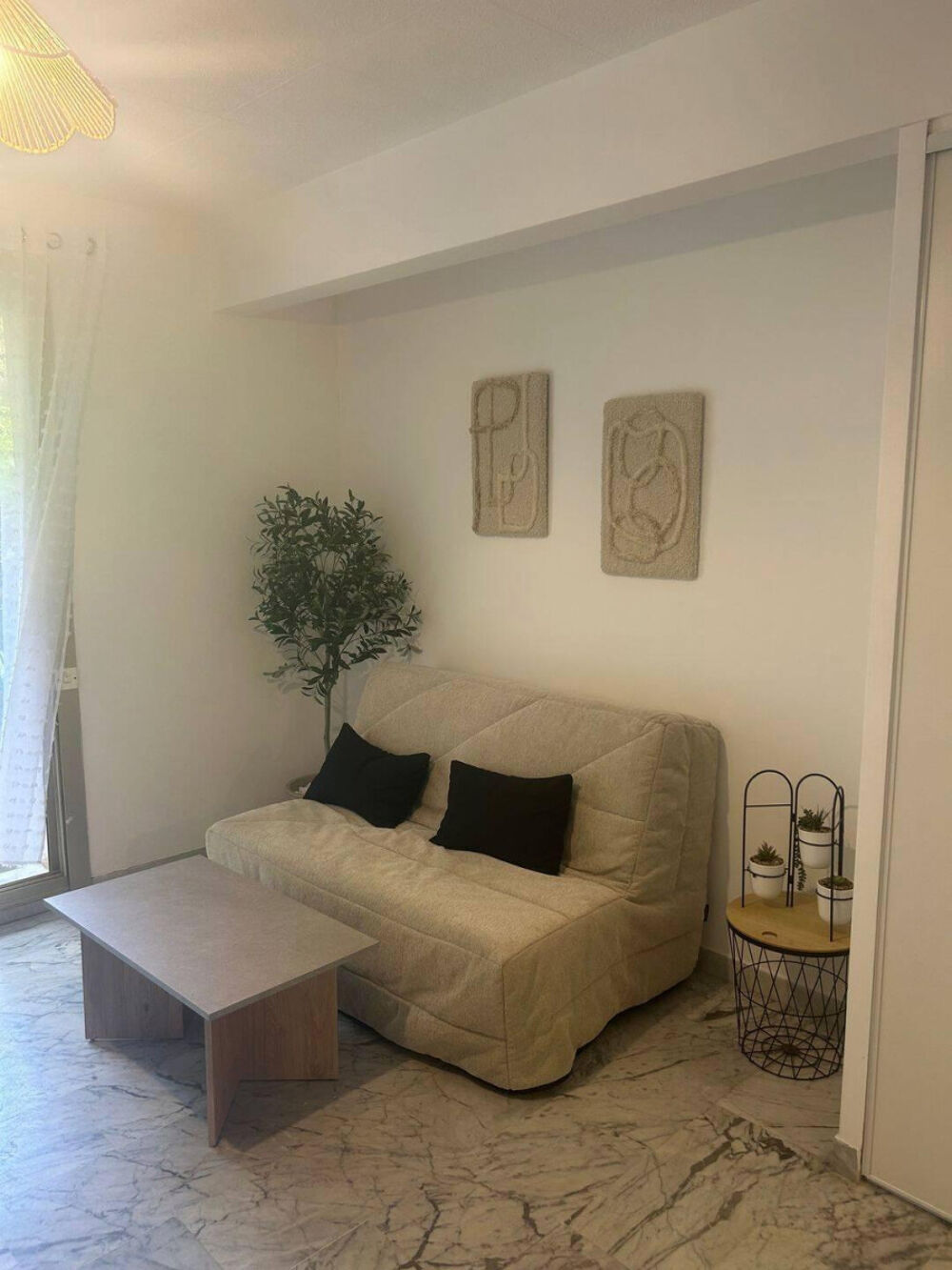 Location Appartement Studio de 24m2 avec 20m2 de terrasse bail étudiant Nice