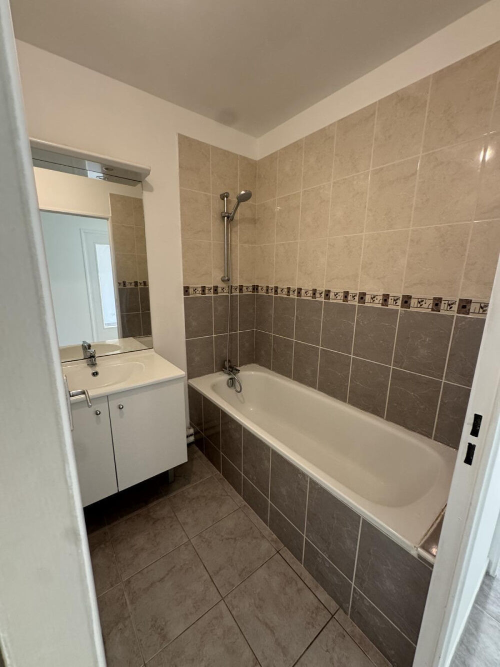 Location Appartement T2 MEUBLÉ 37 m²  SAINT OUEN L'AUMÔNE Saint-ouen-l'aumône