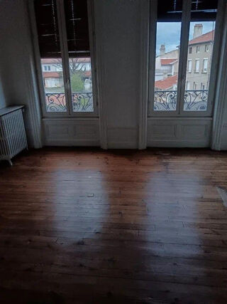 Appartement à louer 3 pièces 115 m²