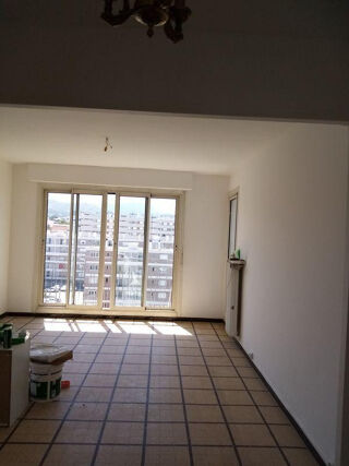Location Appartement Beau T3 très clair et au calme Marseille 9