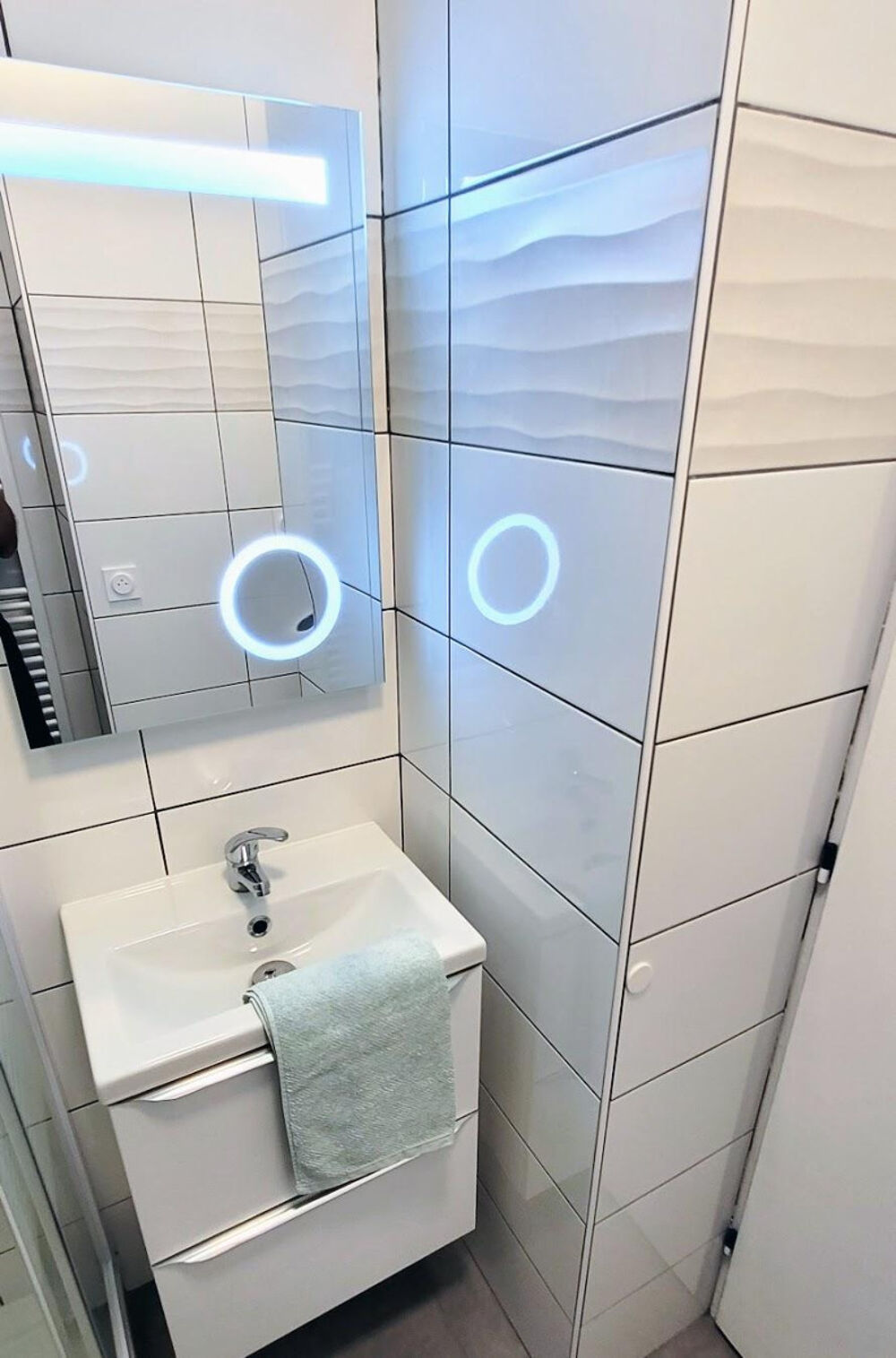 Location Appartement Studio meublé, rénové, bien situé + parking privé Grenoble