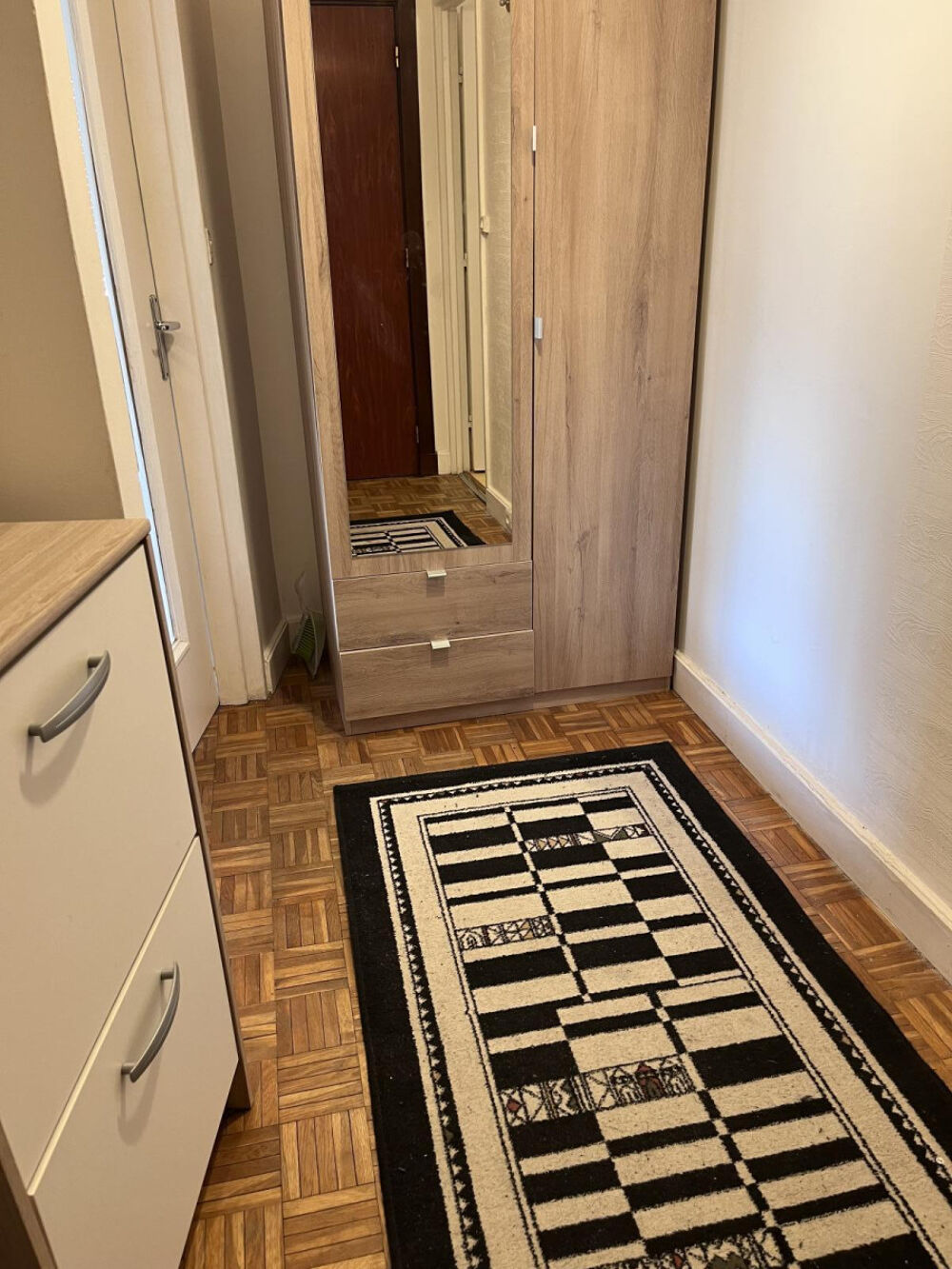 Location Appartement Studio lumineux  avec place de parking . Versailles