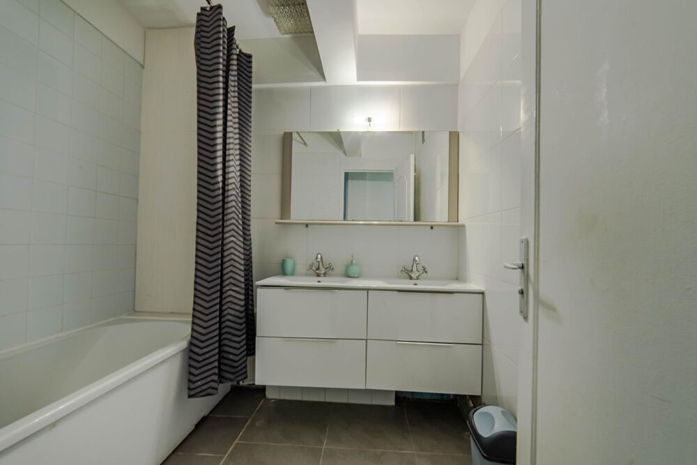   Bistro - 1 Private bedroom in 4 BR - 85m2 Big Puteaux