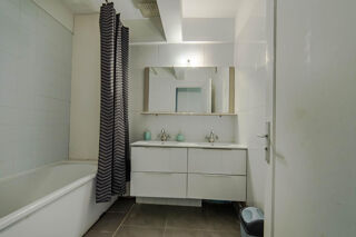   Bistro - 1 Private bedroom in 4 BR - 85m2 Big Puteaux