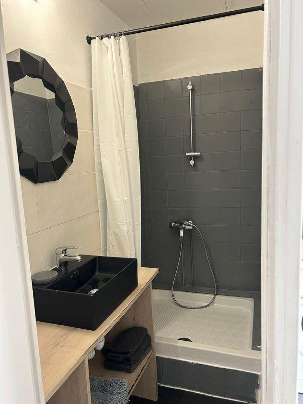 Location Appartement Beau studio meublé 22m2 Place de la Victoire Bordeaux