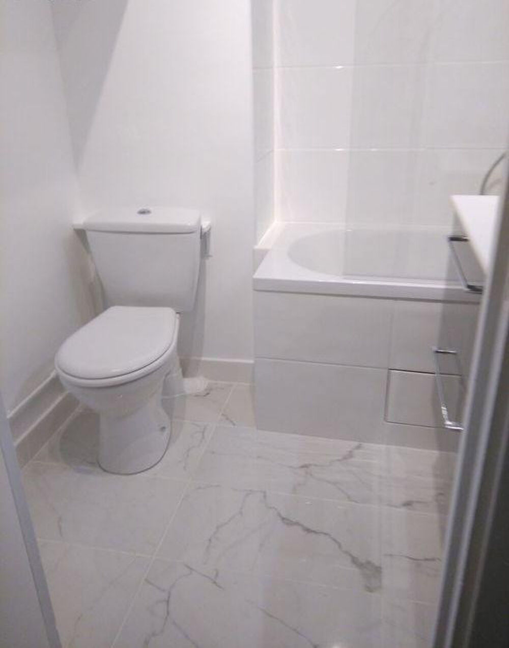 Location Appartement Beau studio meublé 26m² métro volontaires Paris 15