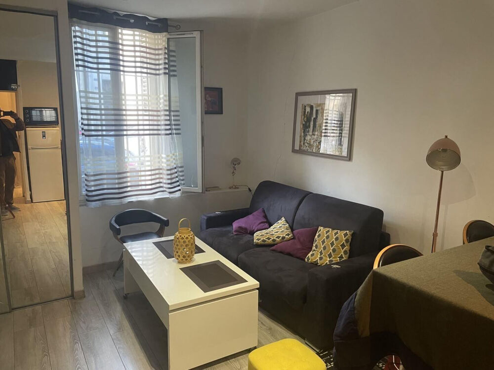 Location Appartement Beau studio meublé 26m² dans rue très calme Marseille 6