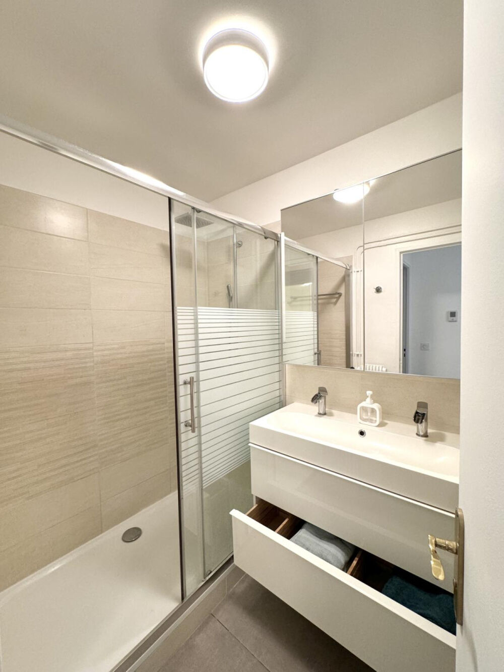 Location Appartement T4 meublé dans une résidence calme et sécurisé . Aubagne