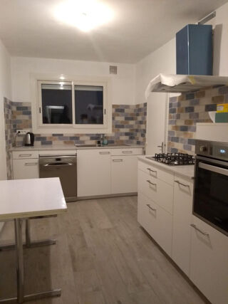  Appartement à louer 3 pièces 65 m²