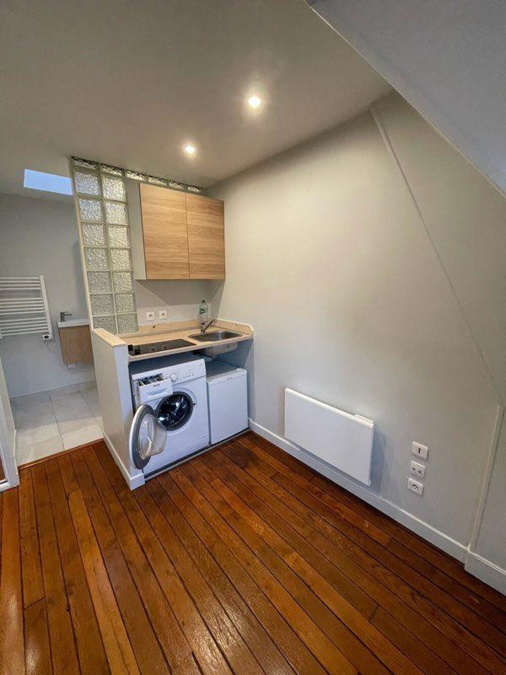 Location Appartement Beau studio métro Jasmin - 13 m² Paris 16