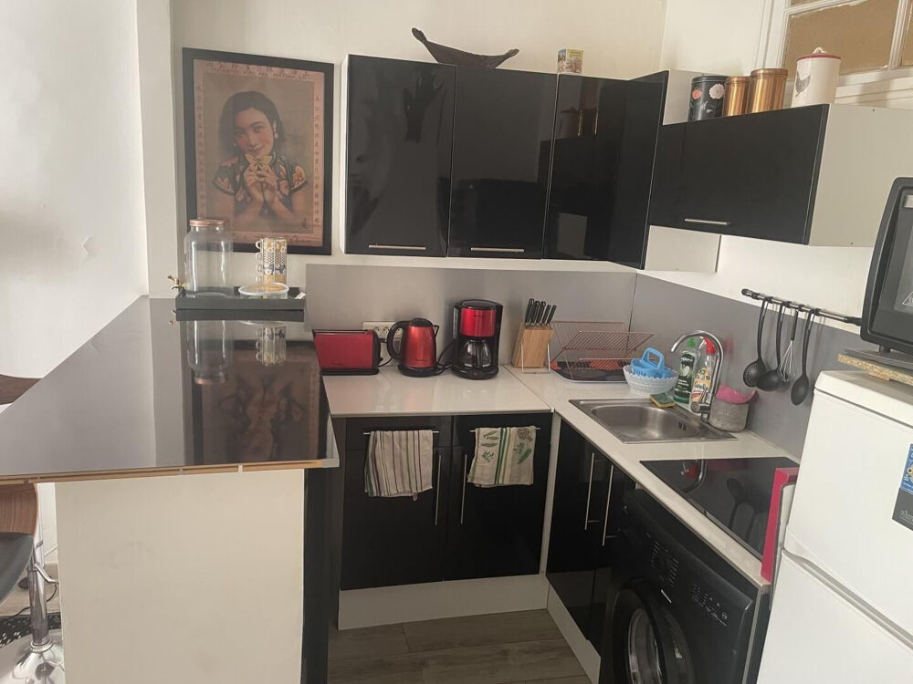 Location Appartement Beau studio meublé 26m² dans rue très calme Marseille 6