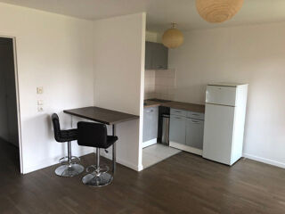 Location Appartement Beau studio 31m² quartier des Epinettes-Bessières Paris 17