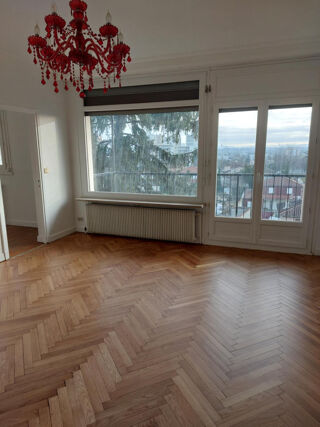 Location Appartement RÉSIDENCE STANDING PLUS DE 78M2 HALL AMÉNAGEABLE Bron