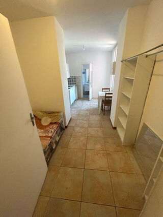 Location Appartement Studio 20m² meublé entièrement rénové Marseille 11