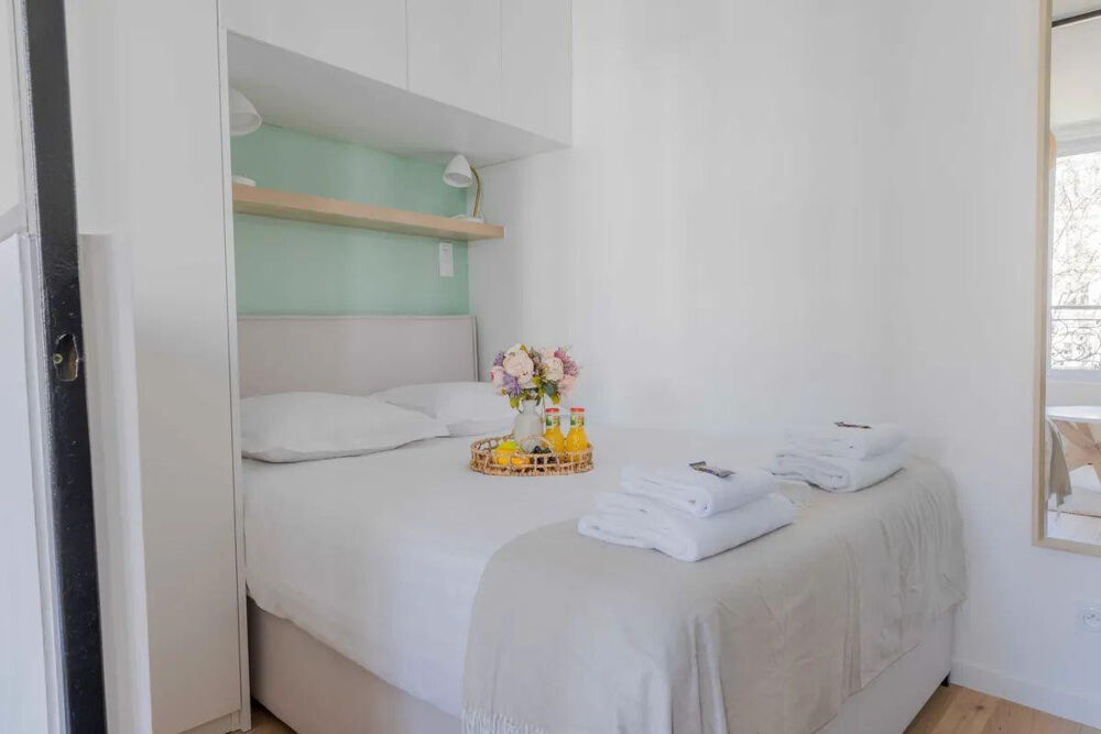 Location Appartement Superbe 2P meublé 25² sans vis-à-vis à Montmartre Paris 18