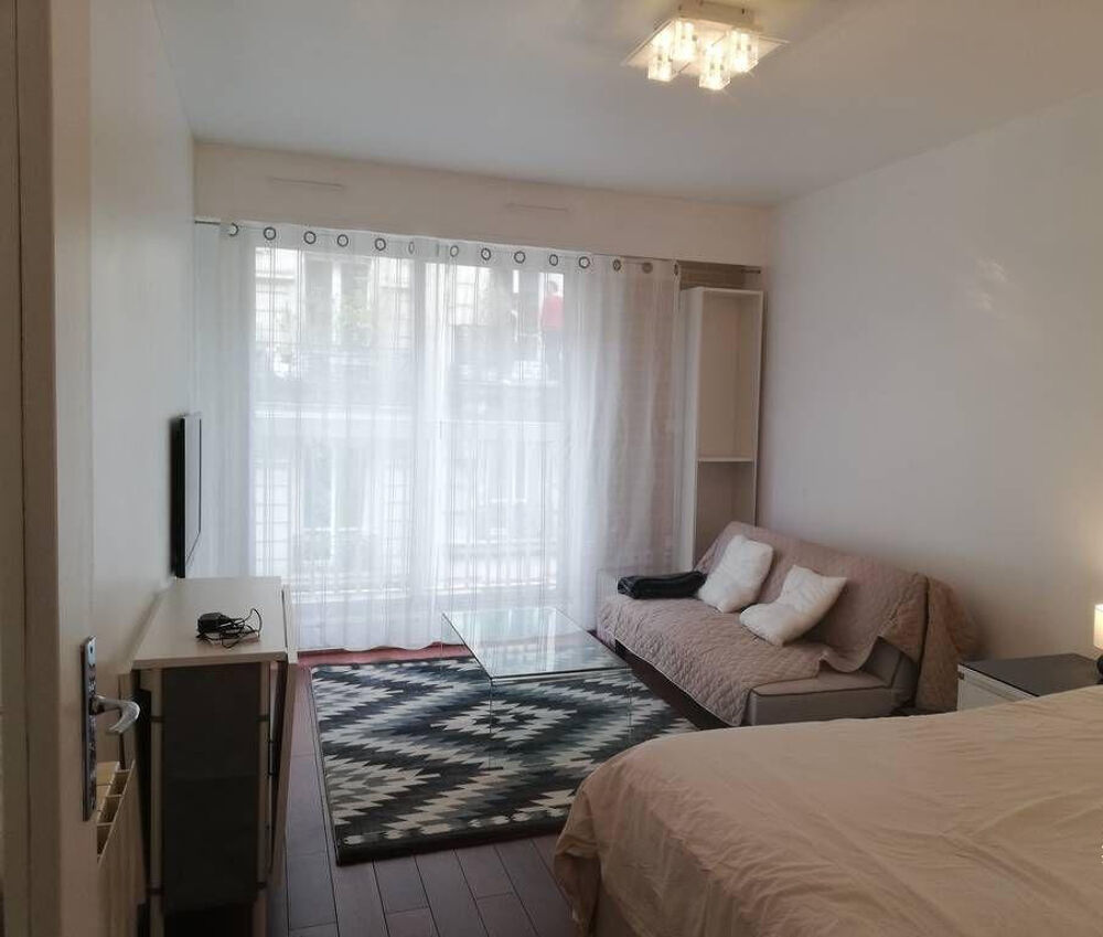 Location Appartement Superbe studio meublé 30m² proche Buttes Chaumont Paris 19
