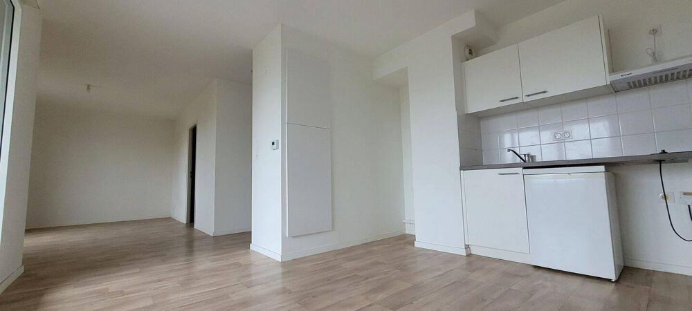   Grand studio - Bail nu - Arrêt tram Lauriers 