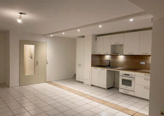  Appartement à louer 3 pièces 75 m²