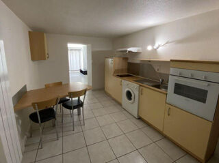  Appartement à louer 2 pièces 65 m²