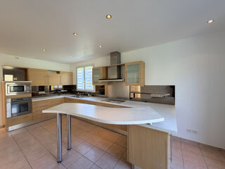  Maison à louer 6 pièces 176 m²