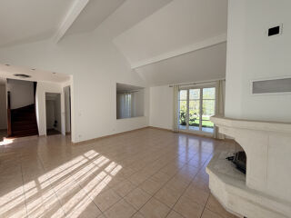  Maison à louer 6 pièces 176 m²