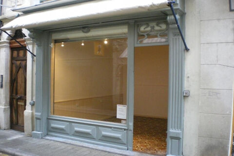 SOMMIERES Centre Pi&eacute;ton - Local Commercial avec vitrine dans rue commer&ccedil;ante 395 30250 Sommieres