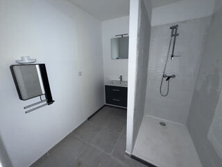  Appartement à louer 3 pièces 114 m²