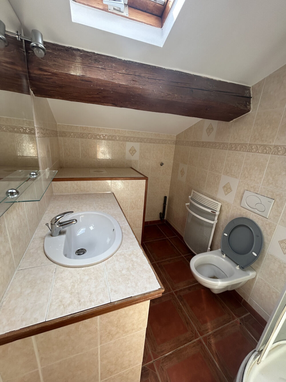 SOMMIERES CENTRE PIETON - Studio au 3ème étage de 26.87m2