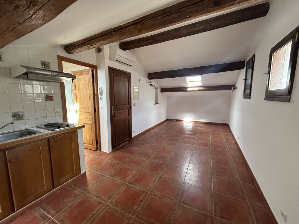 SOMMIERES CENTRE PIETON - Studio au 3ème étage de 26.87m2